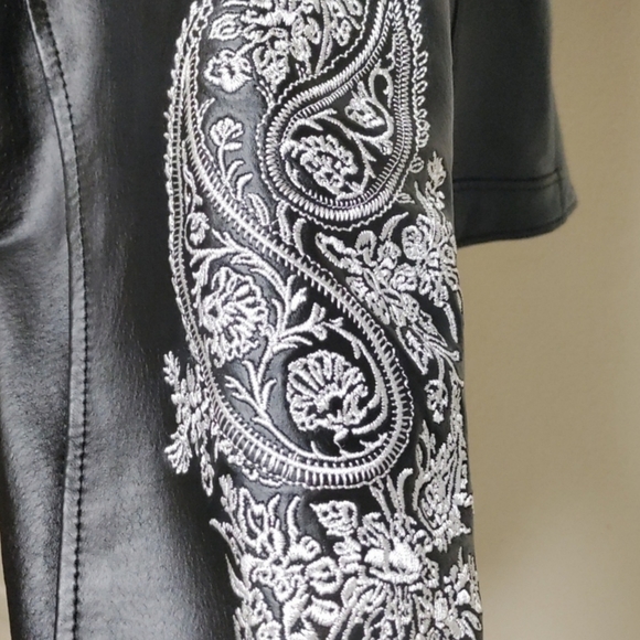 1DAY SALE PRICE 🍂 CUSTOM EMBROIDERED GENUINE LEATHER JACKET - Picture 4 of 5